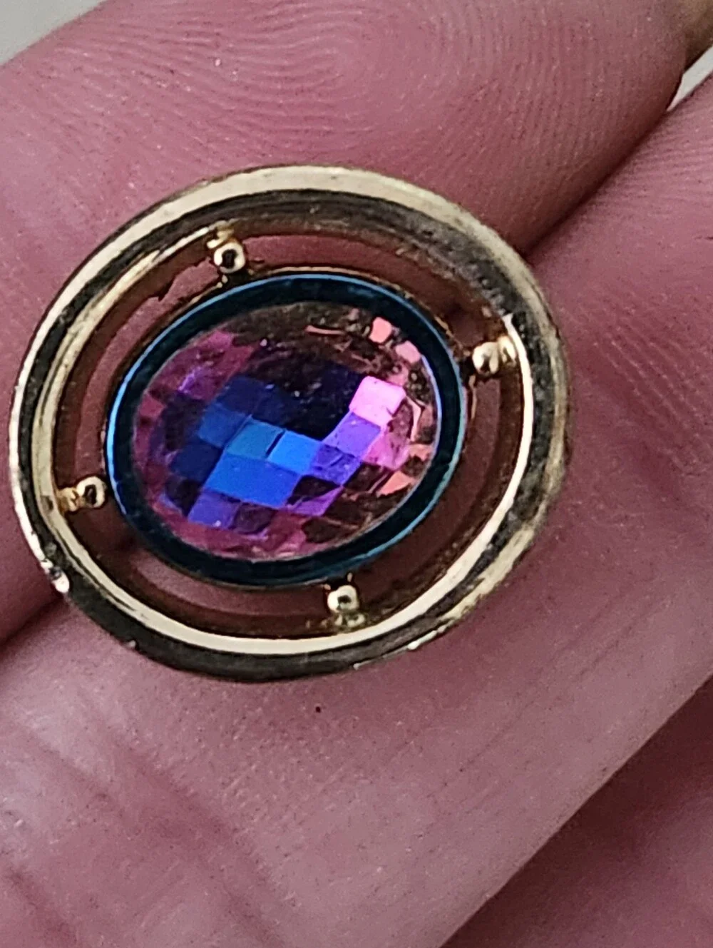Vtg Art Deco Gold-Tone Tie Tack with Iridescent Purple-Pink Stone